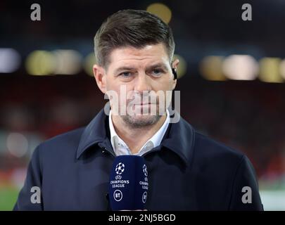 Anfield, Liverpool, Merseyside, Royaume-Uni. 21st févr. 2023. Champions League football, Liverpool versus Real Madrid ; Steven Gerrard, ancien capitaine de Liverpool, donne une interview télévisée avant le match Credit: Action plus Sports/Alay Live News Banque D'Images