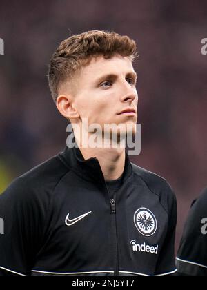 FRANCFORT, ALLEMAGNE - FÉVRIER 21 : Jesper Lindstrom d'Eintracht Francfort avant le tour de la Ligue des champions de l'UEFA de 16 Leg One match entre Eintracht Francfort et SSC Napoli au stade de Francfort sur 21 février 2023 à Francfort, Allemagne (photo de René Nijhuis/Orange Pictures) Banque D'Images