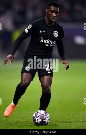 Francfort-sur-le-main, Allemagne. 21 février 2023. Aurelio Buta d'Eintracht Frankfurt en action lors du match de football 16 de la Ligue des champions de l'UEFA entre Eintracht Frankfurt et SSC Napoli. Credit: Nicolò Campo/Alay Live News Banque D'Images