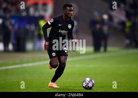 Francfort-sur-le-main, Allemagne. 21 février 2023. Aurelio Buta d'Eintracht Frankfurt en action lors du match de football 16 de la Ligue des champions de l'UEFA entre Eintracht Frankfurt et SSC Napoli. Credit: Nicolò Campo/Alay Live News Banque D'Images