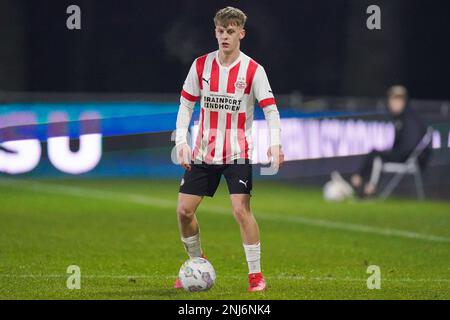 EINDHOVEN, PAYS-BAS - FÉVRIER 13 : Renzo Tytens du PSV U23 en action pendant le match néerlandais de Keukenkampioendivisiie entre Jong PSV et ADO Den Haag au campus du PSV de Herdgang on 13 février 2023 à Eindhoven, pays-Bas (photo de Joris Verwijst/Orange Pictures) Banque D'Images
