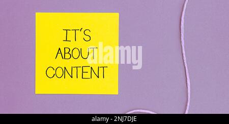 Texte d'écriture il s'agit de contenu. Mot écrit sur le site Web crucial utile informative engageant le public Banque D'Images