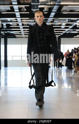 LONDRES, ANGLETERRE: PRÉSENTATION DE LAUGESEN. Événement Phygital associant vêtements physiques et ressources numériques à une expérience de réalité virtuelle augmentée. 21 février 2023 Londres, Royaume-Uni. Alla Bogdanovic / Alamy Live News Banque D'Images