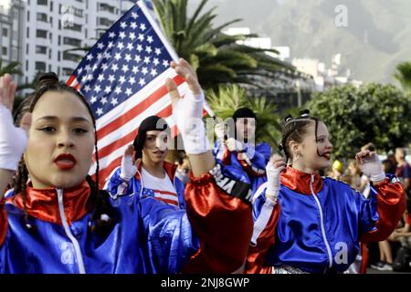 21 février 2023, ténérife, Espagne: COSO dans le Carnaval de Santa Cruz de Ténérife avec 9000 personnes défilent dans les rues pendant 3 heures. (Credit image: © Mercedes Menendez/Pacific Press via ZUMA Press Wire) USAGE ÉDITORIAL SEULEMENT! Non destiné À un usage commercial ! Banque D'Images