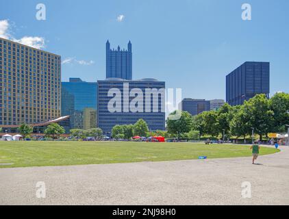 Vue depuis le parc national de point : Wyndham Grand Pittsburgh Downtown, RiverVue Apartments, United Steelworkers Building, 11 Stanwix Street. Banque D'Images