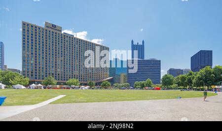 Vue depuis le parc national de point : Wyndham Grand Pittsburgh Downtown, RiverVue Apartments, United Steelworkers Building, 11 Stanwix Street. Banque D'Images