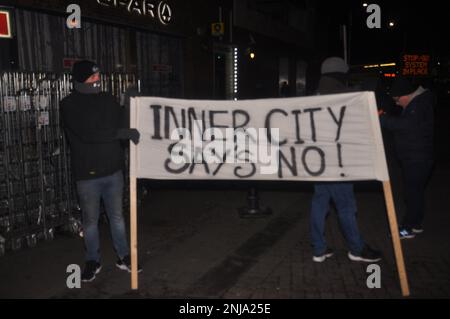 Manifestation contre les migrants dans le centre-ville du nord de Dublin, Five LAMPS, 6pm 22 février 2023 Banque D'Images