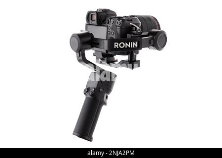 Varna, Bulgarie - 17 février ,2023: Canon R5 et DJI Ronin 3 mini est un stabilisateur de nacelle motorisé à trois axes pour les appareils photo reflex numériques ou sans miroir Banque D'Images