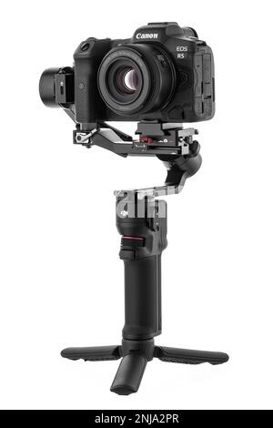 Varna, Bulgarie - 17 février ,2023: Canon R5 et DJI Ronin 3 mini est un stabilisateur de nacelle motorisé à trois axes pour les appareils photo reflex numériques ou sans miroir Banque D'Images