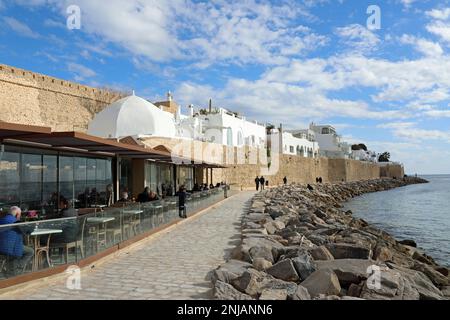 Sentier de bord de mer à Hammamet en Tunisie Banque D'Images