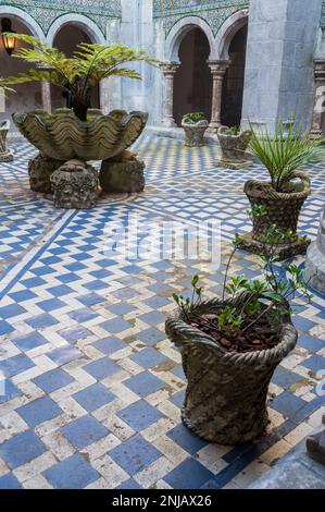 Manueline Cloister au Parc et Palais national de Pena (Palacio de la Pena), Sintra, Portugal Banque D'Images