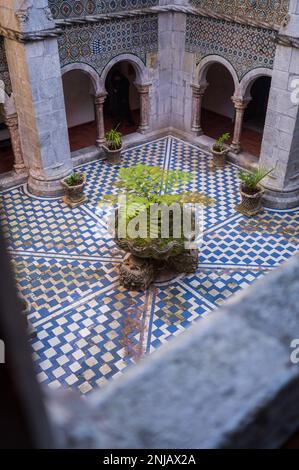 Manueline Cloister au Parc et Palais national de Pena (Palacio de la Pena), Sintra, Portugal Banque D'Images