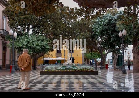 Place Las Ranas dans la ville de Las Palmas de Gran Canaria, Espagne / Plaza de Las Ranas (Hurtado de Mendoza) en Ciudad de Las Plamas de Gran Canaria, Espagne Banque D'Images