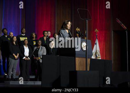 Bowie, États-Unis. 22nd févr. 2023. Le gouverneur du Maryland Wes Moore prononce un discours lors d'un événement avec le vice-président américain Kamala Harris à l'université d'État de Bowie à Bowie, Maryland, États-Unis, mercredi, 22 février, 2023. Harris a annoncé que les gens qui achètent leur première maison peuvent être admissibles à recevoir un certain allégement des coûts de l'assurance hypothécaire dans le cadre d'un programme qui a été dévoilé aujourd'hui. Photo de Sarah Silbiger/UPI crédit: UPI/Alay Live News Banque D'Images