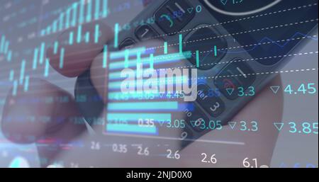 Image du traitement des données et du marché boursier à l'aide du téléphone Banque D'Images