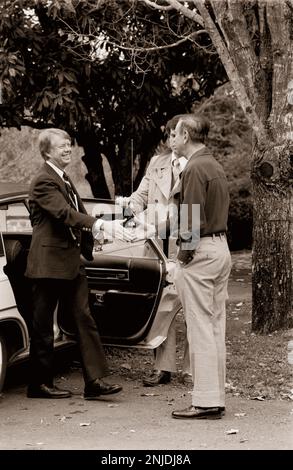 Jimmy carter arrive chez l'ancien sénateur américain Herman Talmadge - Talmadge Farms - à Lovejoy, en Géorgie, pour une réunion des dirigeants du parti démocrate. Banque D'Images