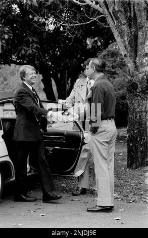 Jimmy carter arrive chez l'ancien sénateur américain Herman Talmadge - Talmadge Farms - à Lovejoy, en Géorgie, pour une réunion des dirigeants du parti démocrate. Banque D'Images