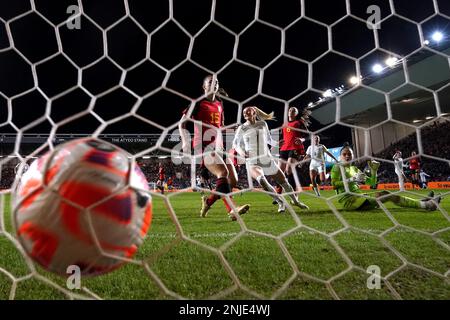 Chloe Kelly (au centre), en Angleterre, marque le troisième but du match de sa partie lors du match de la coupe Arnold Clark à Ashton Gate, Bristol. Date de la photo: Mercredi 22 février 2023. Banque D'Images