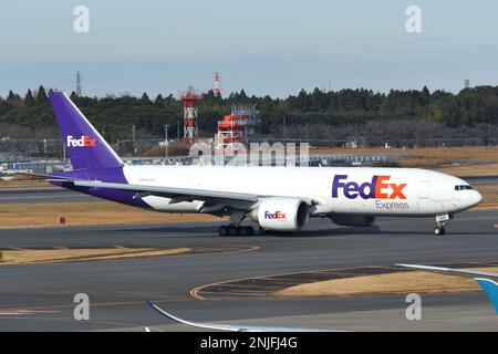 Préfecture de Chiba, Japon - 19 décembre 2020 : FedEx Boeing B777F (N842FD) cargo. Banque D'Images
