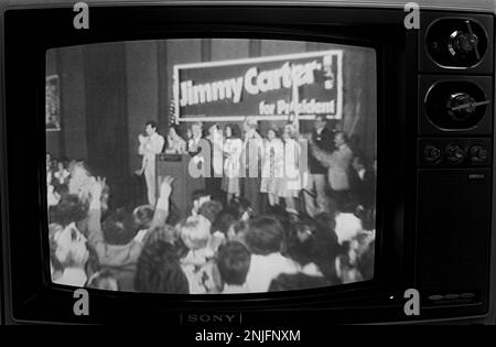 1976 publicités télévisées pour le candidat présidentiel démocrate Jimmy carter shon sur un téléviseur Sony Triniton 1970s. Les annonces ont été créées par le conseiller carter, directeur de la publicité, Gerald Rafshoon. Banque D'Images