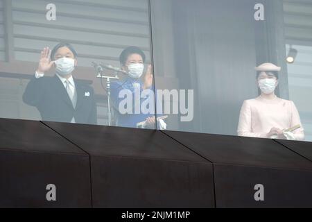 Tokyo, Japon. 23rd févr. 2023. L'empereur du Japon Naruhito accompagné de l'impératrice Masako et de leur fille la princesse Aiko, saluent les adeptes qui apparaissent sur le balcon du Palais impérial pour marquer l'anniversaire de l'empereur 63th à Tokyo le jeudi 23 février 2023 à Tokyo. (Credit image: © POOL via ZUMA Press Wire) USAGE ÉDITORIAL SEULEMENT! Non destiné À un usage commercial ! Banque D'Images