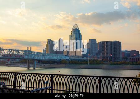 De Cincinnati à Kentucky Skyline Banque D'Images