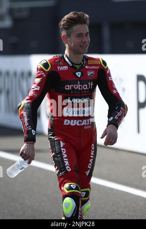 Victoria, Australie. 23rd févr. 2023. Alvaro Bautista (ESP) course pour Aruba.IT Racing - Ducati-est vu marcher jusqu'aux cavaliers officiels photographie pendant le Grand Ridge Round australien 2023 du Championnat du monde MOTUL FIM Superbike 2023 à Phillip Island, Australie le 23 février 2023 - image Credit: brett keating/Alay Live News Banque D'Images