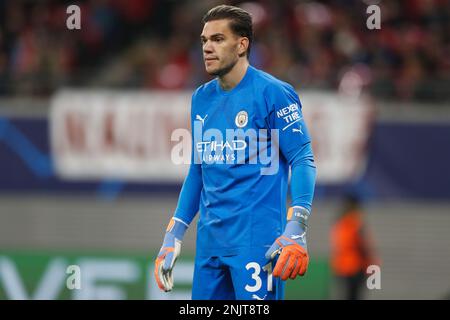 Leipzig, Allemagne. 22nd févr. 2023. Ederson (ManC) football : Ligue des champions de l'UEFA série de 16 1st matchs entre RB Leipzig 1-1 Manchester City FC à la RB Arena de Leipzig, Allemagne . Crédit: Mutsu Kawamori/AFLO/Alay Live News Banque D'Images