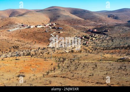 Afrika, Marokko, Dorf an der R106 Banque D'Images