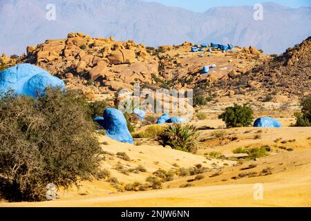 Afrika, Marokko, Provinz Tiznit, die „Blauen Steine“ des belgischen Künstlers Jean Vérame südlich der Stadt Tafraoute Banque D'Images