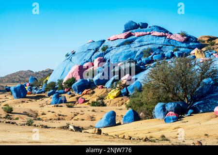 Afrika, Marokko, Provinz Tiznit, die „Blauen Steine“ des belgischen Künstlers Jean Vérame südlich der Stadt Tafraoute Banque D'Images