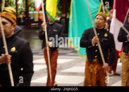 1800 Festival culturel de carnaval du ketupat au chocolat (Kirab Budaya 1800 kétapat coklat) à Kampung coklat Banque D'Images