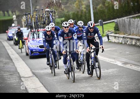 Omloop Het Nieuwsblad, jeudi 23 février 2023. Soudal Quick-Step pilotes photographiés en action lors de la reconnaissance de la piste de la course cycliste d'une journée Omloop Het Nieuwsblad, jeudi 23 février 2023. BELGA PHOTO JASPER JACOBS Banque D'Images