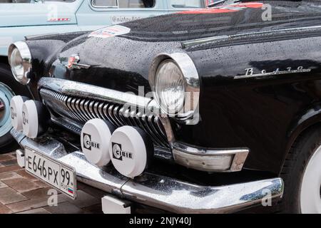 Black sport GAZ M21 Volga à l'exposition de voiture soviétique classique Banque D'Images