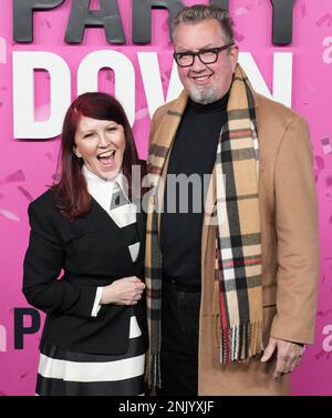 (G-D) Kate Flannery et Chris Haston arrivent à la première DE LA SAISON 3 DU parti de STARZ qui s'est tenue au théâtre Regency Bruin à Westwood, CA, mercredi, ?22 février 2023. (Photo de la Sathanlee B. Mirador/Sipa USA) Banque D'Images