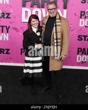 (G-D) Kate Flannery et Chris Haston arrivent à la première DE LA SAISON 3 DU parti de STARZ qui s'est tenue au théâtre Regency Bruin à Westwood, CA, mercredi, ?22 février 2023. (Photo de la Sathanlee B. Mirador/Sipa USA) Banque D'Images