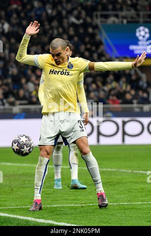 Kepler Laveran Lima Ferreira alias Pepe du FC Porto en action lors du match de football de la Ligue des Champions entre le FC Internazionale et le FC Porto à San Banque D'Images