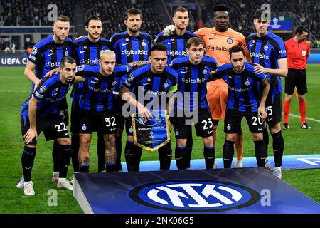 Les joueurs du FC Internazionale posent pour une photo d'équipe lors du match de football de la Champions League entre le FC Internazionale et le FC Porto au stade San Siro Banque D'Images