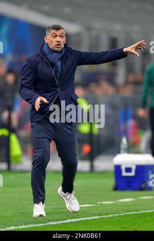 Milan, Italie. 22nd févr. 2023. L'entraîneur-chef Sergio Conceicao du FC Porto vu lors du match de l'UEFA Champions League entre l'Inter et le FC Porto à Giuseppe Meazza à Milan. (Crédit photo : Gonzales photo/Alamy Live News Banque D'Images