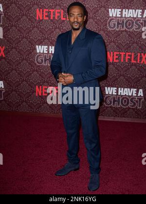 Hollywood, États-Unis. 22nd févr. 2023. HOLLYWOOD, LOS ANGELES, CALIFORNIE, États-Unis - FÉVRIER 22 : l'acteur américain Anthony Mackie arrive à la première de Netflix, « We Har A Ghost », qui s'est tenue au théâtre Netflix Tudum sur 22 février 2023 à Hollywood, Los Angeles, Californie, États-Unis. ( Credit: Image Press Agency/Alamy Live News Banque D'Images