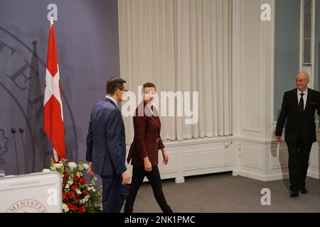 Danemark / Copenhague - 23/02/2023, Thibault Savary / le Pictorium - le PM polonais et danois a donné une conférence de presse après leur réunion à Copenhague. - 23/2/2023 - Danemark / Copenhague - Mette Frederiksen et Mateusz Morawiecki ont donné une conférence de presse après leur réunion privée. Au centre de leur déclaration commune, l'effort de guerre en faveur de l'Ukraine et la nécessité d'armer les forces ukrainiennes plus rapidement. Il ne s'agit plus seulement de soutenir l'Ukraine, mais de vaincre la Russie. Les efforts des pays membres de l'OTAN doivent être plus intensifs et surtout plus rapides et coordonnés, décla Banque D'Images