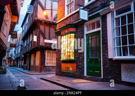 Petits shampoings médiévaux à York, Angleterre. Banque D'Images