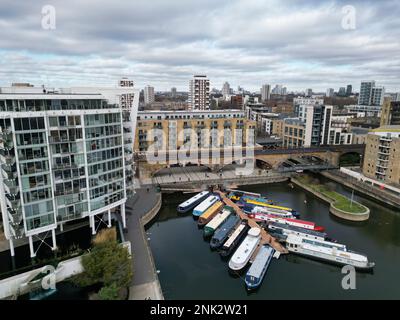 Bateaux étroits amarrés Limehouse Basin East London Drone, vue aérienne, vue aérienne, vue d'oiseaux, Banque D'Images