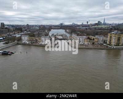 Greenland Dock Surrey se ferme à Londres Royaume-Uni vue aérienne de drone Banque D'Images