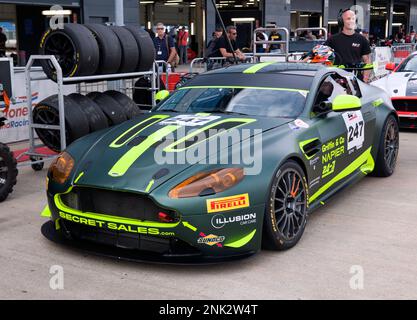 24-7 Motorsport's 2016, Aston Martin GT4, dans l'International Paddock, avant le début du Masters GT4 Classic Silverstone Challenge, Banque D'Images
