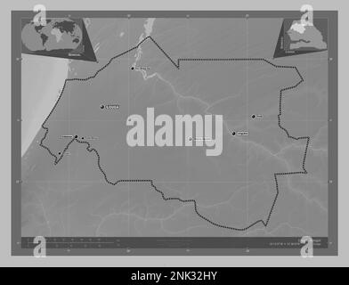 Louga, région du Sénégal. Carte d'altitude en niveaux de gris avec lacs et rivières. Lieux et noms des principales villes de la région. Emplacement auxiliaire du coin Banque D'Images