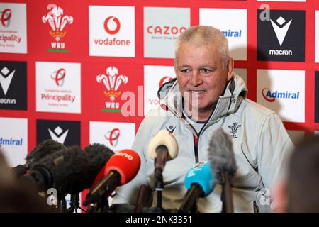 Cardiff, Royaume-Uni. 23rd févr. 2023. Warren Gatland, l'entraîneur en chef de l'équipe de rugby du pays de Galles, s'adresse aux médias après avoir annoncé que son équipe jouera contre l'Angleterre. Conférence de presse sur l'annonce de l'équipe de rugby au pays de Galles, Vale of Glamorgan, le jeudi 23rd février 2023. L'équipe est annoncée pour le prochain match de championnat Guinness des six nations contre l'Angleterre ce week-end. photo par Andrew Orchard/Andrew Orchard sports photographie/ Alamy Live News crédit: Andrew Orchard sports photographie/Alamy Live News Banque D'Images