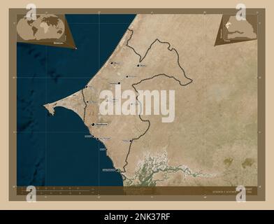 Thies, région du Sénégal. Carte satellite basse résolution. Lieux et noms des principales villes de la région. Cartes d'emplacement auxiliaire d'angle Banque D'Images