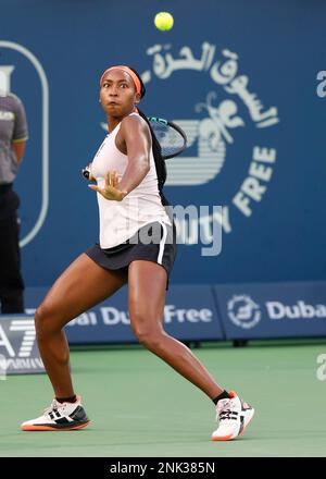 Dubaï, Émirats arabes Unis, 23st. Fév. 2023. Le joueur américain de tennis Coco Gauff en action au tournoi des Championnats de tennis duty Free de Dubaï au Stade de tennis duty Free de Dubaï le jeudi 23 février 2023., © Juergen Hasenkopf / Alamy Live News Banque D'Images