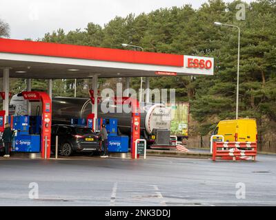 Véhicules ravitailleurs à la station de service de Tebay sur la M6, Cumbria, Royaume-Uni. Banque D'Images